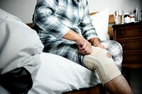 A man having a knee injury