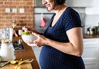 Pregnant woman eat healthy food