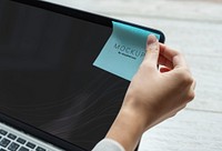 Sticky note mockup on a laptop