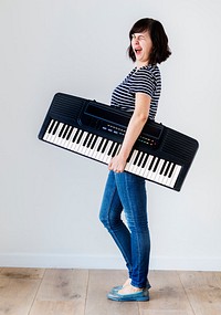 Caucasian woman holding an electronic keyboard