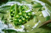 Green pea soup food photography recipe idea