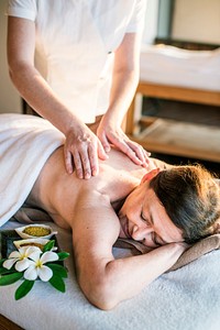Female message therapist giving a massage at a spa