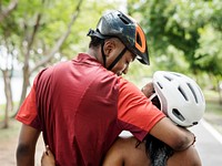 Cyclist couple in a park