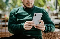 Man using a smartphone in a cafe