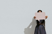 Black woman showing a blank speech bubble