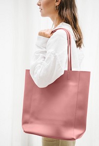 Woman carrying a pink handbag mockup