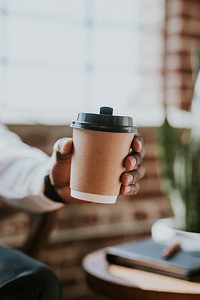 Man holding a takeaway coffee cup