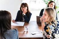 Businesswomen brainstorming in a meeting | Premium Photo - rawpixel