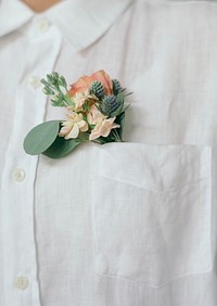 Groom wearing a queen of the alps boutonniere