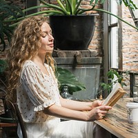 Woman reading a novel at a cafe
