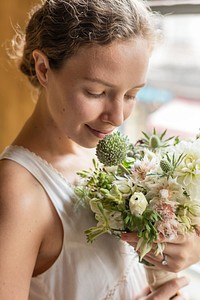 Woman holding a bouquet of white flowers