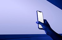 Blank smartphone screen mockup psd shining in the dark