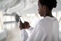 Man texting on a smartphone while out in the city