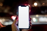 Smartphone screen mockup with bokeh nigt lights in the background psd