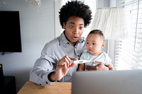 Mom showing baby&rsquo;s fever to doctor through telemedicine call