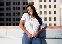 Minimal white crop top women’s plus size street style apparel