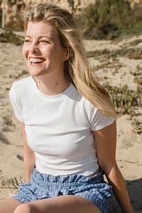 Women’s white tee psd mockup beach apparel photoshoot