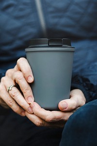 Holding reusable cup mockup psd in gray