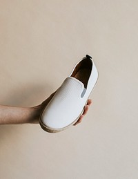 Men&#39;s white espadrilles slip-on shoes psd mockup