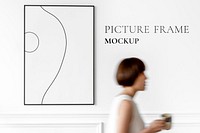 Minimal picture frame mockup psd with woman holding a coffee cup