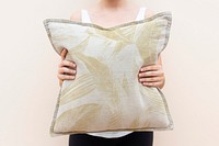 Cotton cushion cover mockup psd in floral pattern living concept