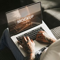 Laptop screen mockup man working from home during pandemic psd