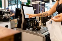 Self-checkout cashier screen image, contactless payment