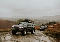 Cars driving through the off-roading trail