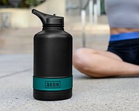 Reusable water bottle mockup psd 