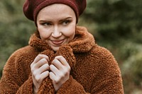 Cold woman with brown teddy jacket, autumn outfits