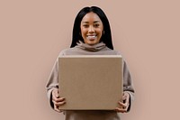 African American woman holding paper box psd