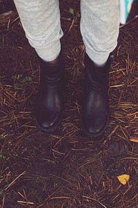 Woman wearing short boots. Visit <a href="https://kaboompics.com/" target="_blank">Kaboompics</a> for more free images.