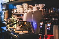 Coffee machine in a cafe. Visit <a href="https://kaboompics.com/" target="_blank">Kaboompics</a> for more free images.