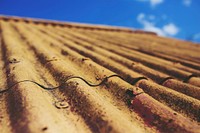 Close up of a tin roof. Visit <a href="https://kaboompics.com/" target="_blank">Kaboompics</a> for more free images.