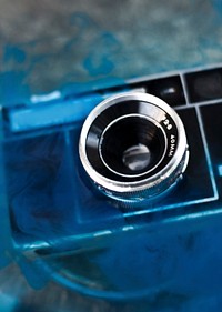 Vintage analog film camera. Visit <a href="https://kaboompics.com/" target="_blank">Kaboompics</a> for more free images.
