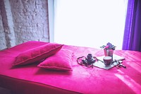 Bright pink sofa bed. Visit <a href="https://kaboompics.com/" target="_blank">Kaboompics</a> for more free images.