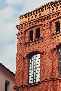 Old brick building in Torun, Poland. Visit <a href="https://kaboompics.com/" target="_blank">Kaboompics</a> for more free images.