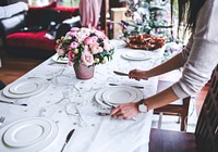 Woman setting the table. Visit <a href="https://kaboompics.com/" target="_blank">Kaboompics</a> for more free images.
