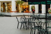 Furniture at an outdoor cafe. Visit <a href="https://kaboompics.com/" target="_blank">Kaboompics</a> for more free images.