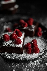 Chocolate brownies with raspberries. Visit <a href="https://kaboompics.com/" target="_blank">Kaboompics</a> for more free images.