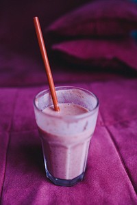 Fresh blueberry smoothie. Visit <a href="https://kaboompics.com/" target="_blank">Kaboompics</a> for more free images.