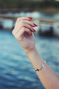 Woman wearing a bracelet. Visit <a href="https://kaboompics.com/" target="_blank">Kaboompics</a> for more free images.