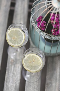 Water with lemon. Visit <a href="https://kaboompics.com/" target="_blank">Kaboompics</a> for more free images.