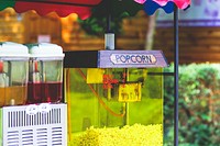 Popcorn bar service. Visit <a href="https://kaboompics.com/" target="_blank">Kaboompics</a> for more free images.