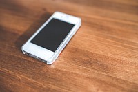 Smartphone on a table. Visit <a href="https://kaboompics.com/" target="_blank">Kaboompics</a> for more free images.