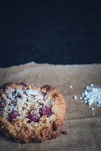 Baked raspberry cookie