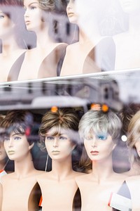 Mannequins wearing wigs in a hair salon
