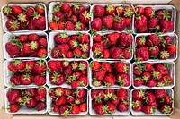 Strawberries at a farmers&#39; market