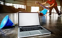 Laptop with an empty screen playing music for breakdancers