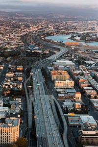 Overhead view of the San Francisco freeway that winds through the city.